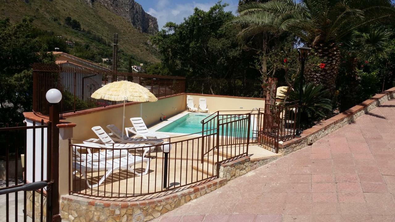 Villa Del Golfo Urio With Swimming Pool Shared By The Two Apartments 圣塔·弗拉维亚 外观 照片