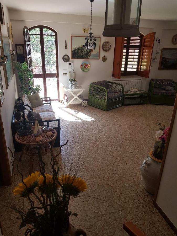 Villa Del Golfo Urio With Swimming Pool Shared By The Two Apartments 圣塔·弗拉维亚 外观 照片