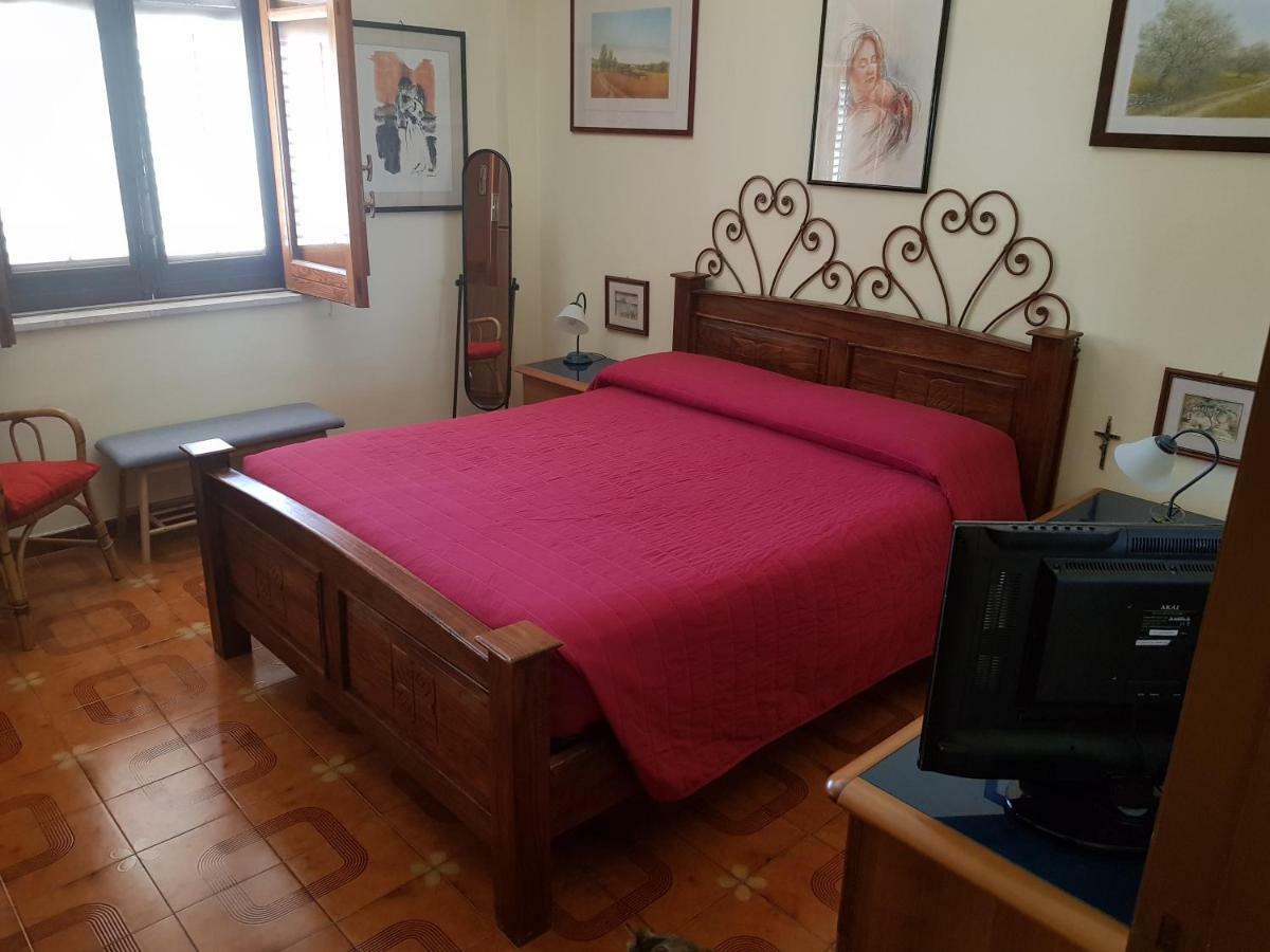 Villa Del Golfo Urio With Swimming Pool Shared By The Two Apartments 圣塔·弗拉维亚 外观 照片