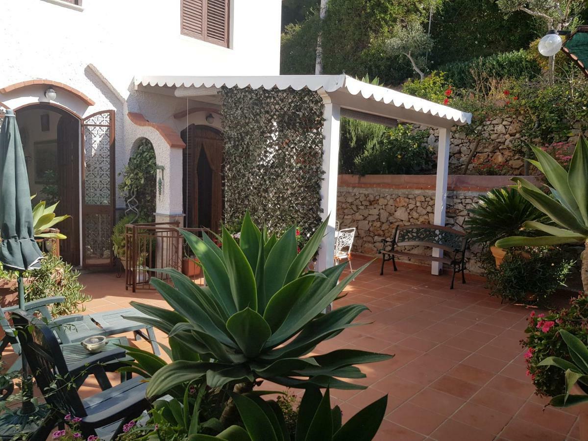 Villa Del Golfo Urio With Swimming Pool Shared By The Two Apartments 圣塔·弗拉维亚 外观 照片
